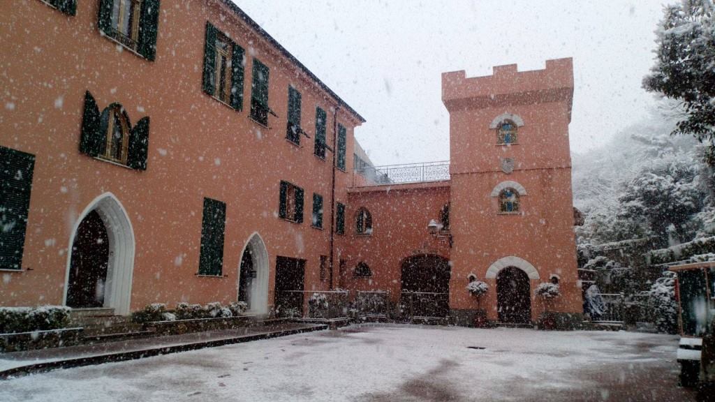 La villa bajo la nieve, en el patio de Via Gallardi.